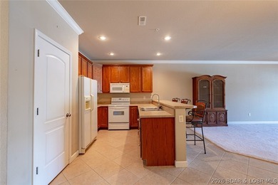 Experience low-maintenance lake living in this well-maintained - photo 4