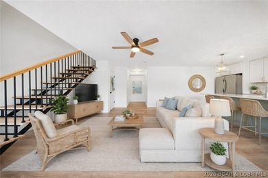 Cove location with 100 feet of lakefront, this beautifully - photo 2