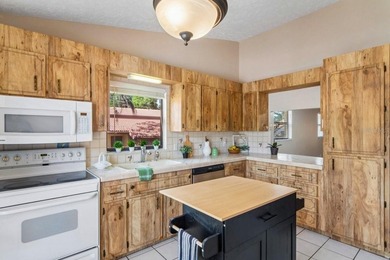 Welcome to this well-maintained second-floor corner unit - photo 3