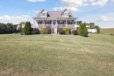 A rare find!!! 3 bedroom 2.5 bath cape cod situated on 3.04 - photo 3