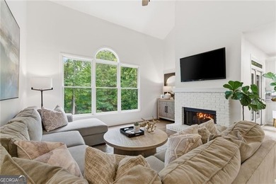 Elegant Living in Olde Atlanta Club Welcome home to this - photo 10