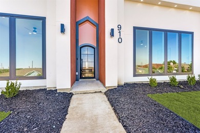 **Now Available*** - Luxury Living in Dallas!** This stunning - photo 2