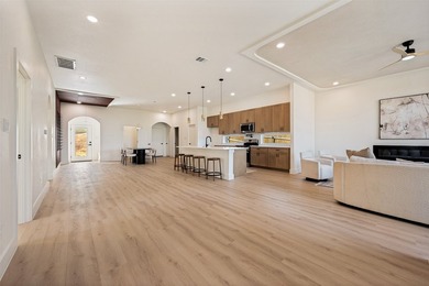 **Now Available*** - Luxury Living in Dallas!** This stunning - photo 4