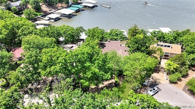Welcome to 55 Point Hickory Ct. in beautiful Four Seasons, MO! - photo 5