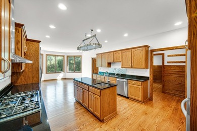 Custom-built and truly one of a kind, this extraordinary 9,000 - photo 6