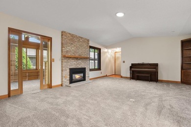 Welcome to 975 Yuma Lane N, featuring a bright four-season porch - photo 4
