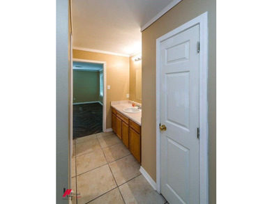 4 bedroom on 2 lots. Each has separate septic tank and is on - photo 22