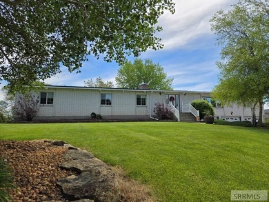 Beautiful country home on over 3 and a half acres. This home has - photo 1