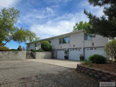Beautiful country home on over 3 and a half acres. This home has - photo 2