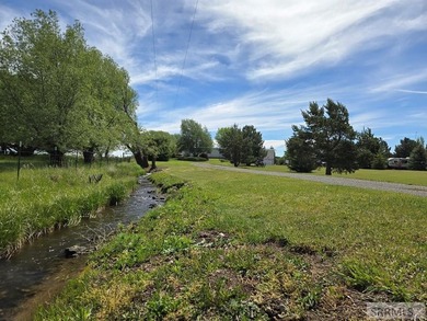 Beautiful country home on over 3 and a half acres. This home has - photo 3