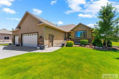 Welcome to luxury living in the prestigious Jefferson Hills Golf - photo 1
