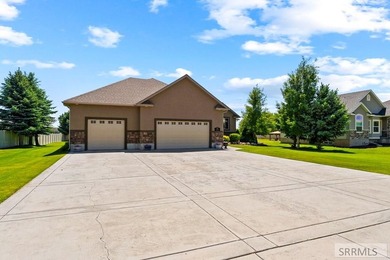 Welcome to luxury living in the prestigious Jefferson Hills Golf - photo 5