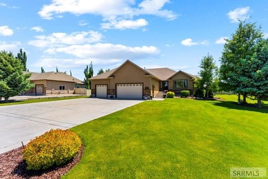 Welcome to luxury living in the prestigious Jefferson Hills Golf - photo 6