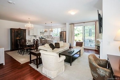 Nestled in a serene Huntington cul-de-sac, this stunning Spring - photo 5