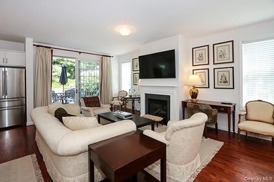 Nestled in a serene Huntington cul-de-sac, this stunning Spring - photo 6