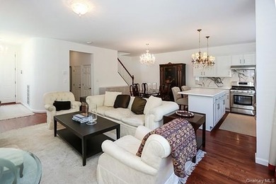 Nestled in a serene Huntington cul-de-sac, this stunning Spring - photo 8
