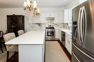 Nestled in a serene Huntington cul-de-sac, this stunning Spring - photo 9