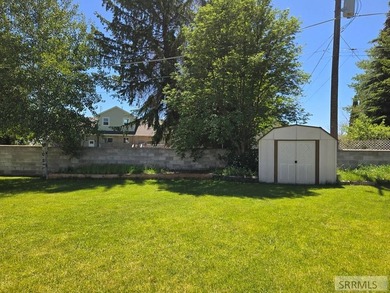 Great home in a wonderful neighborhood in St. Anthony. This home - photo 2