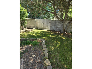 Great home in a wonderful neighborhood in St. Anthony. This home - photo 5