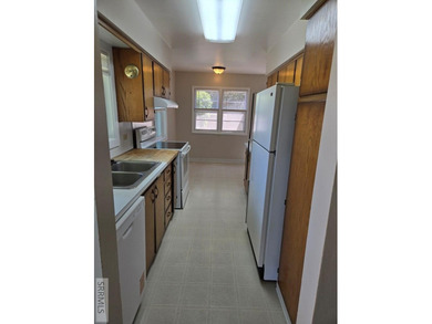 Great home in a wonderful neighborhood in St. Anthony. This home - photo 7