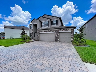 LUXURY, PRIVACY & ELEGANCE! Perfectly situated on a quiet cul de - photo 3