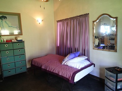 Comfortable one bedroom, one bath home with spacious open floor - photo 11