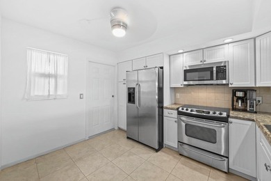Boater's paradise awaits! This exceptional pet-friendly - photo 13
