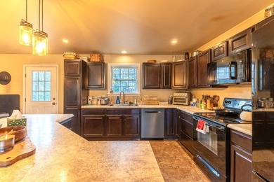 Enjoy privacy and comfort in this inviting 3-bedroom, 2 full - photo 11