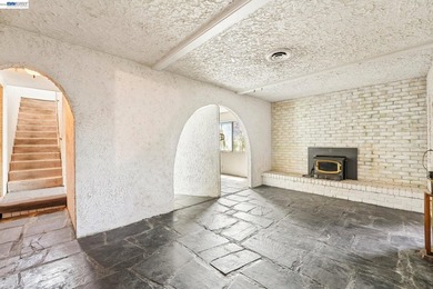 LOCATION LOCATION! Great opportunity to transform this - photo 14