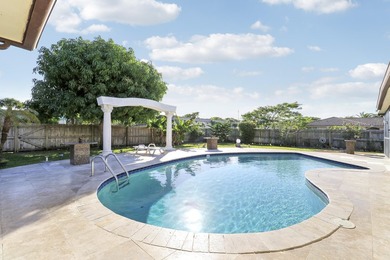 Spacious pool home in the desirable neighborhood of Garden Isles - photo 14