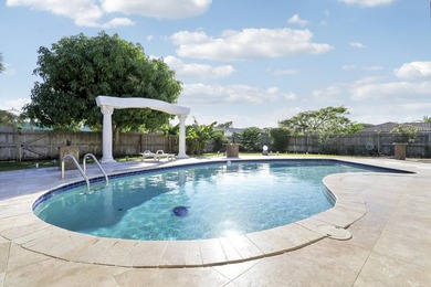 Spacious pool home in the desirable neighborhood of Garden Isles - photo 17
