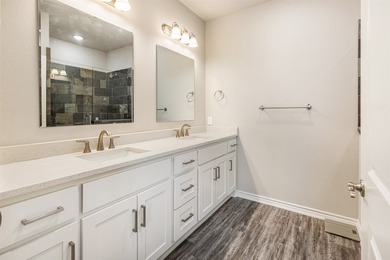 Practically new 3-2 home featuring quartz countertops, custom - photo 19