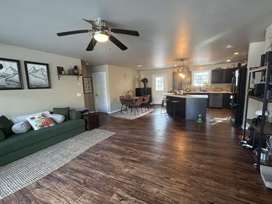 Enjoy privacy and comfort in this inviting 3-bedroom, 2 full - photo 21