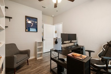Practically new 3-2 home featuring quartz countertops, custom - photo 25
