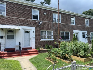 Recently updated 2 Br townhouse in Success Village. Newer - photo 1