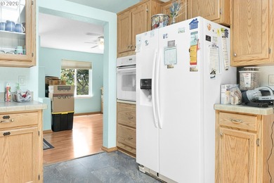 Enjoy spacious, comfortable living in this well-maintained - photo 3