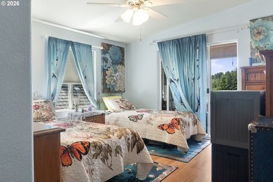 Enjoy spacious, comfortable living in this well-maintained - photo 4