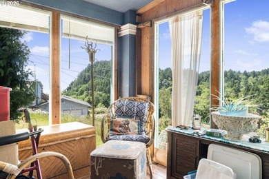 Enjoy spacious, comfortable living in this well-maintained - photo 5