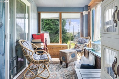 Enjoy spacious, comfortable living in this well-maintained - photo 6