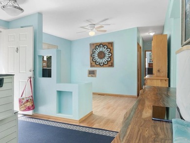 Enjoy spacious, comfortable living in this well-maintained - photo 7