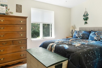 Enjoy spacious, comfortable living in this well-maintained - photo 9