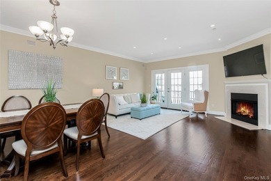 Beautiful 3 bedroom townhome in the luxurious gated condo - photo 2