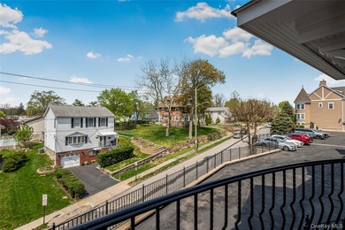 Beautiful 3 bedroom townhome in the luxurious gated condo - photo 4