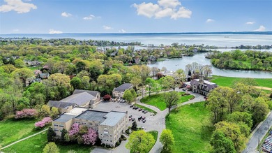Beautiful 3 bedroom townhome in the luxurious gated condo - photo 5