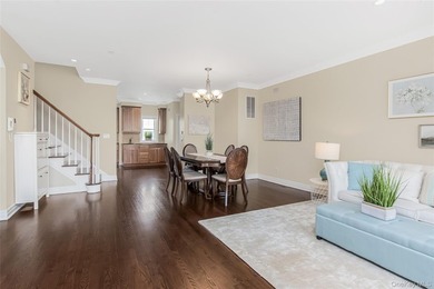 Beautiful 3 bedroom townhome in the luxurious gated condo - photo 6