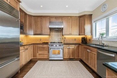 Beautiful 3 bedroom townhome in the luxurious gated condo - photo 8