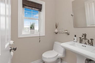 Beautiful 3 bedroom townhome in the luxurious gated condo - photo 9