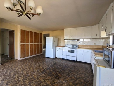 Tucked into one of the highest points in Smallwood, this - photo 10