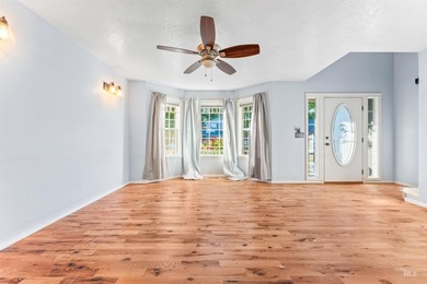 Start packing! This well-maintained 1998 Parade Home features - photo 12