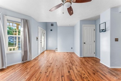 Start packing! This well-maintained 1998 Parade Home features - photo 14